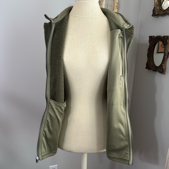 Patagonia Men's Better Sweater Fleece Vest in River Rock Green - Picture 7 of 8